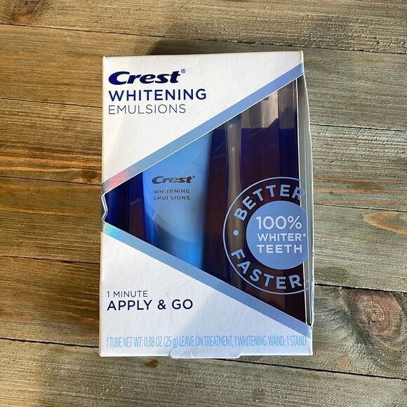 Crest Whitening Emulsions Kit - Picture 2 of 7